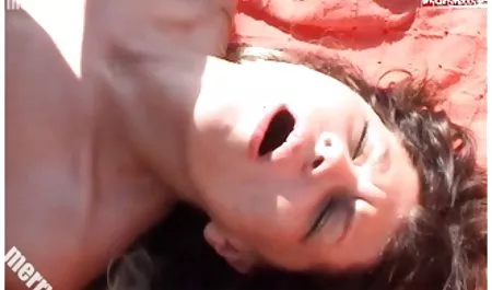 این دو دختر پسر را گالری کس و کون با پلیس مالیات گره زدند و لعنت کردند